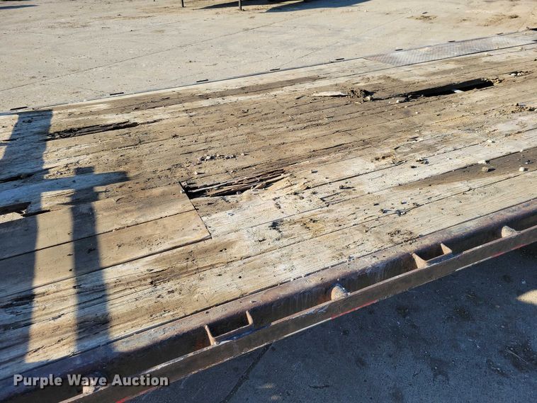 image for item EA2735 2015 PJ F8202 equipment trailer