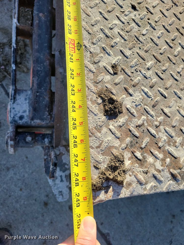 image for item EA2735 2015 PJ F8202 equipment trailer