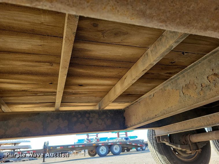 image for item EA2735 2015 PJ F8202 equipment trailer