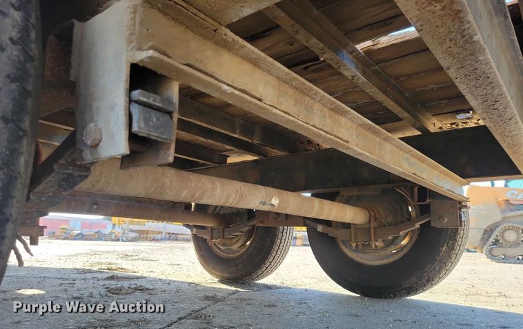 image for item EA2735 2015 PJ F8202 equipment trailer