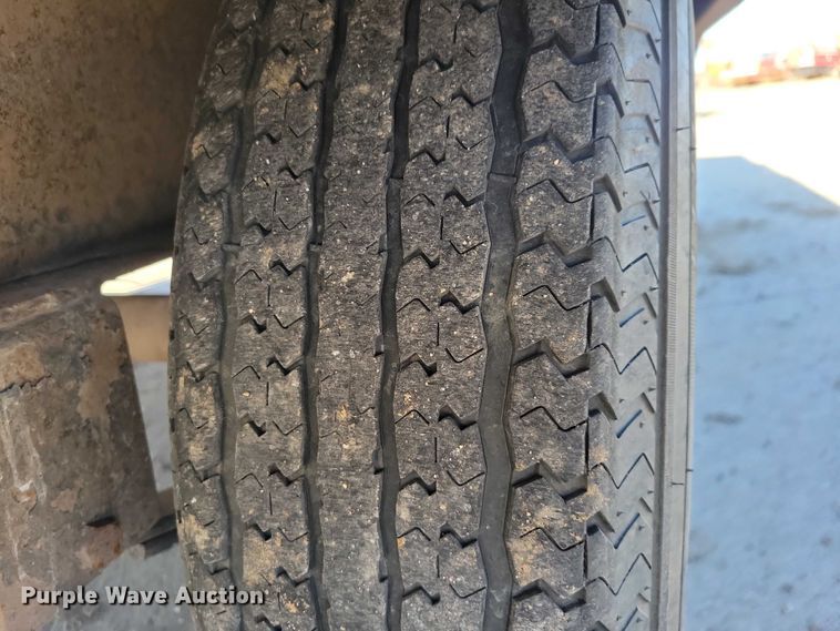 image for item EA2735 2015 PJ F8202 equipment trailer