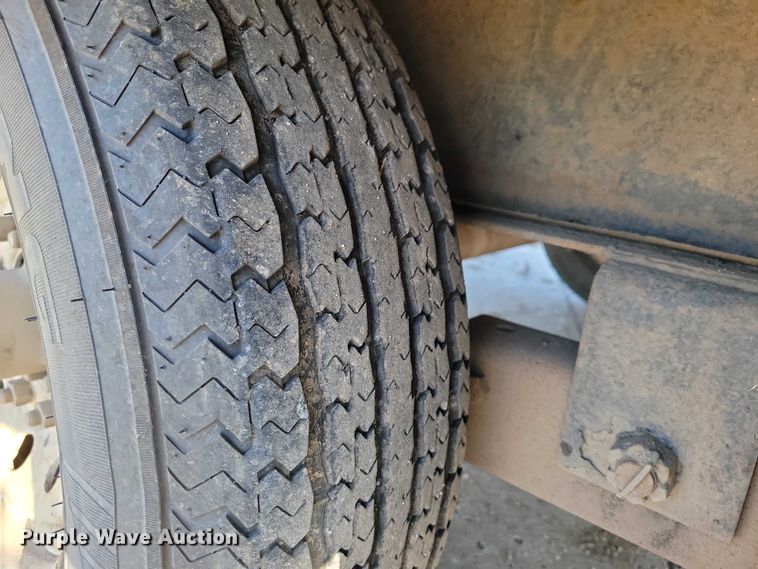 image for item EA2735 2015 PJ F8202 equipment trailer