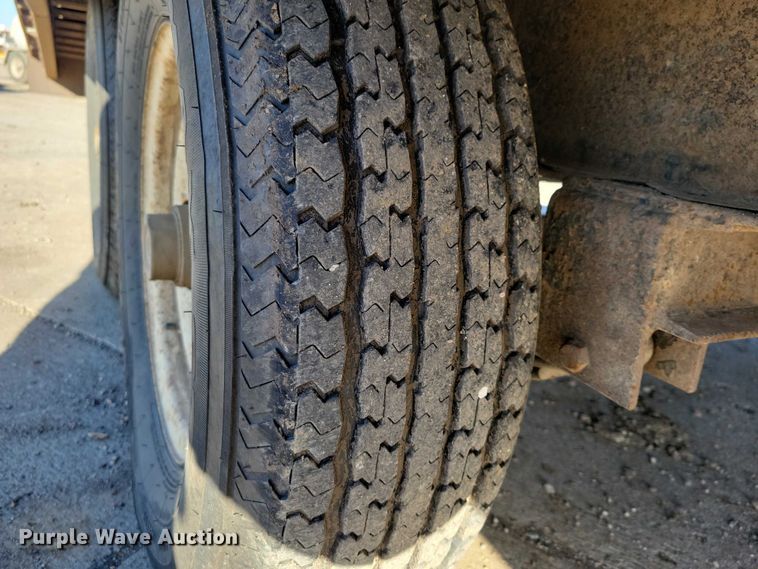 image for item EA2735 2015 PJ F8202 equipment trailer