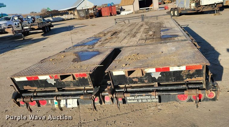 image for item EA2736 2015 PJ F8202 equipment trailer