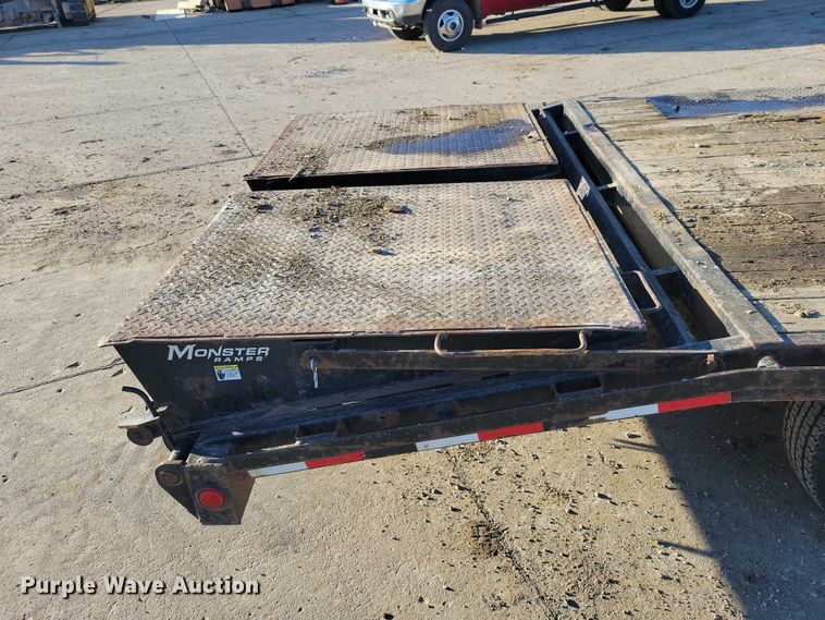 image for item EA2736 2015 PJ F8202 equipment trailer