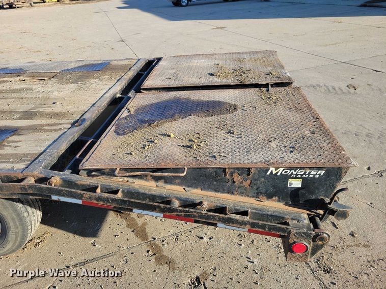 image for item EA2736 2015 PJ F8202 equipment trailer