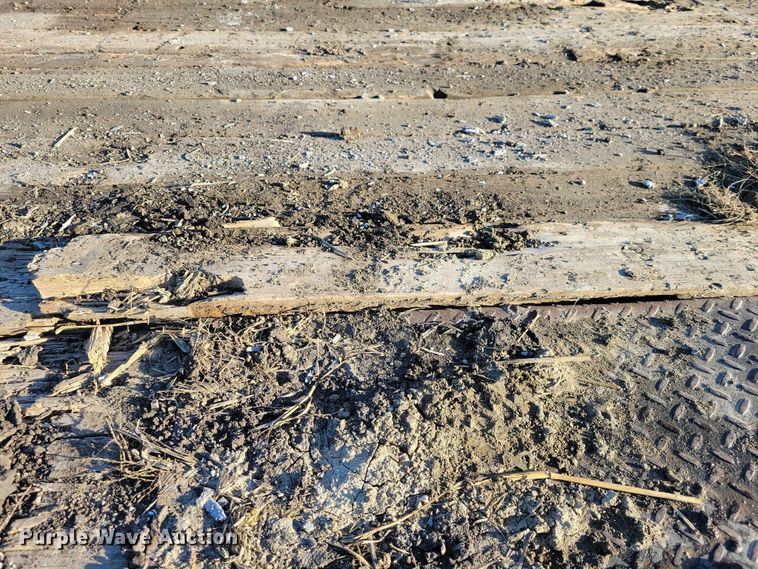 image for item EA2736 2015 PJ F8202 equipment trailer