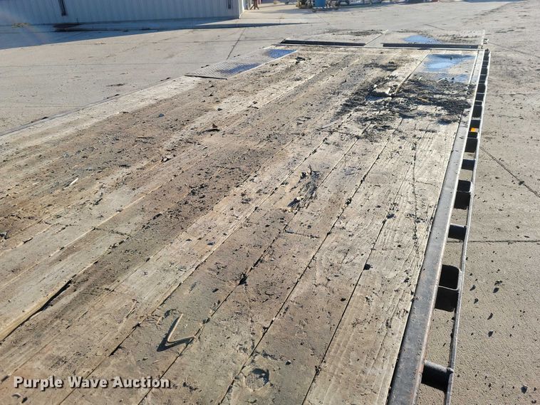 image for item EA2736 2015 PJ F8202 equipment trailer