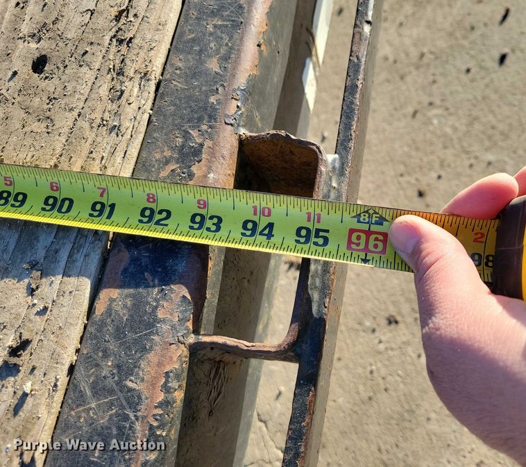 image for item EA2736 2015 PJ F8202 equipment trailer