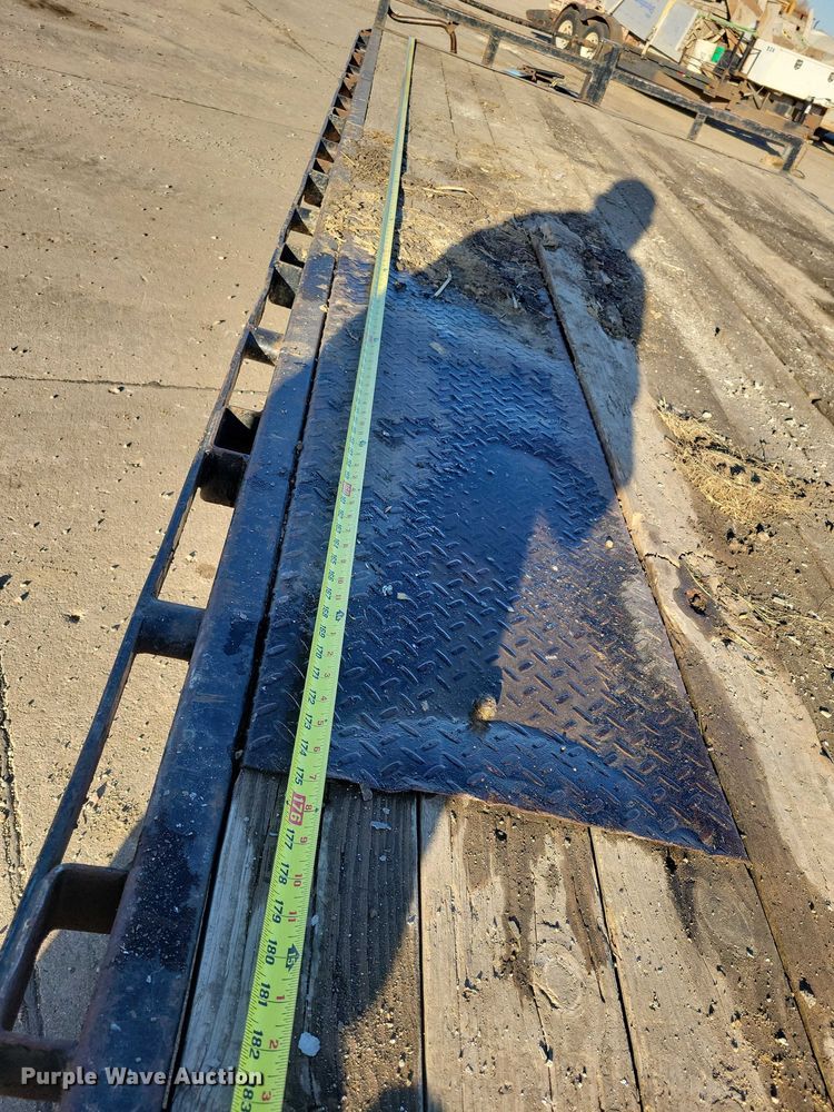 image for item EA2736 2015 PJ F8202 equipment trailer