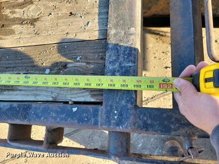 image for item EA2736 2015 PJ F8202 equipment trailer