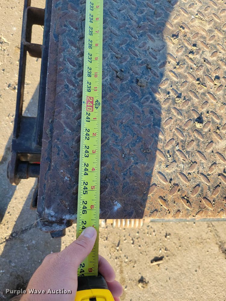 image for item EA2736 2015 PJ F8202 equipment trailer