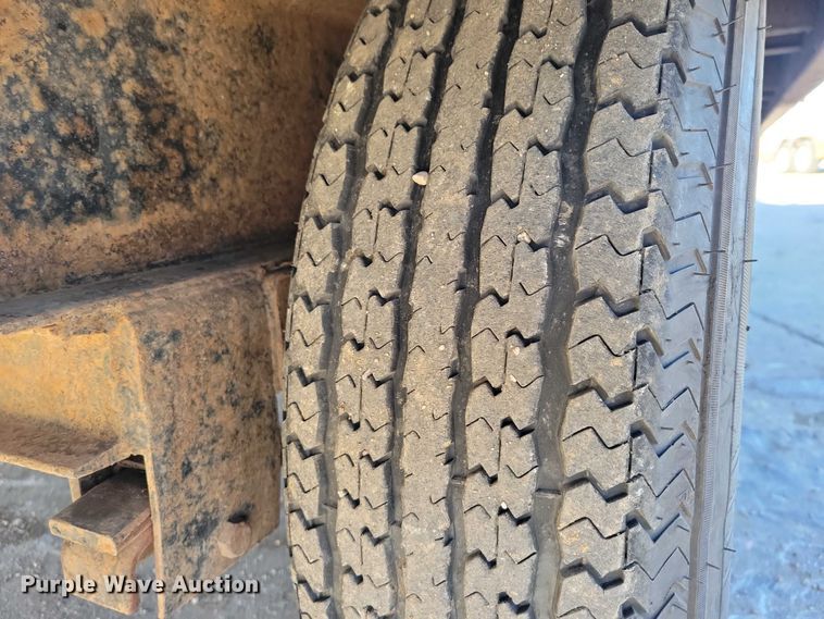 image for item EA2736 2015 PJ F8202 equipment trailer