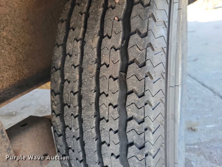 image for item EA2736 2015 PJ F8202 equipment trailer