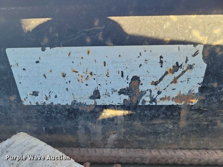 image for item EA2736 2015 PJ F8202 equipment trailer