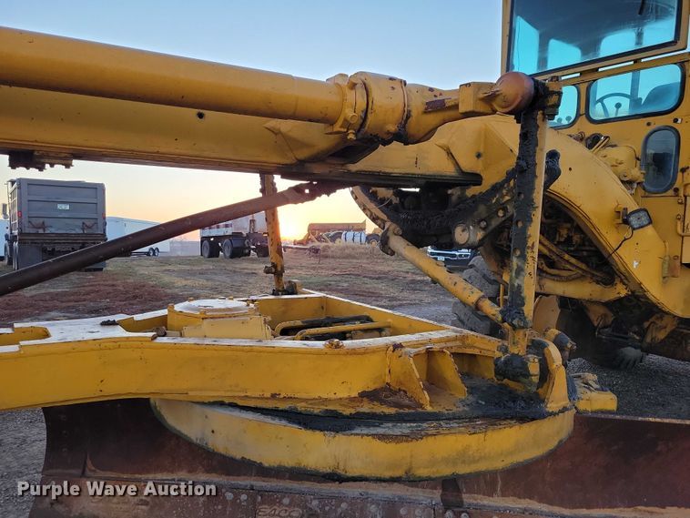 image for item EA2739 1968 Caterpillar 16 rigid frame motor grader