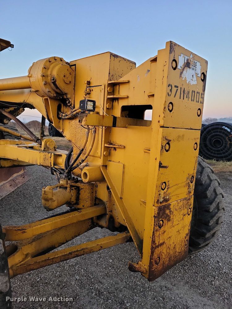 image for item EA2739 1968 Caterpillar 16 rigid frame motor grader