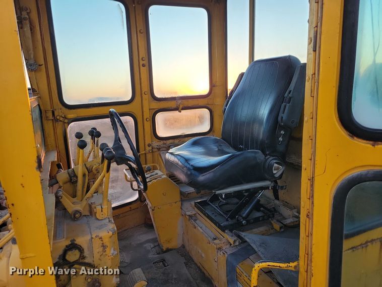 image for item EA2739 1968 Caterpillar 16 rigid frame motor grader