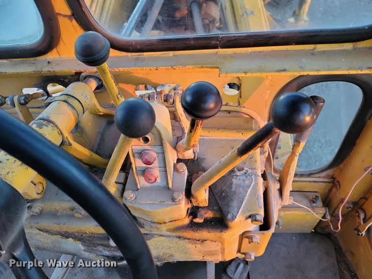 image for item EA2739 1968 Caterpillar 16 rigid frame motor grader