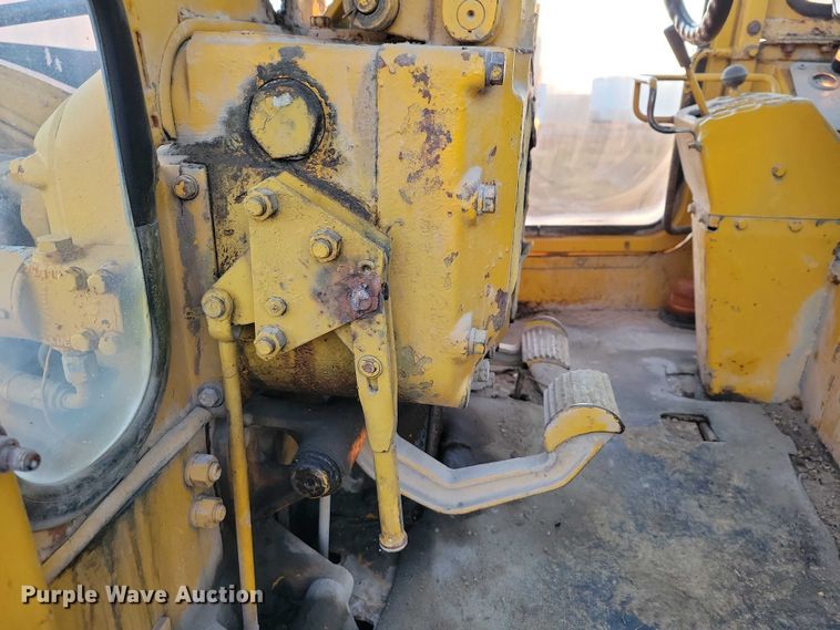image for item EA2739 1968 Caterpillar 16 rigid frame motor grader