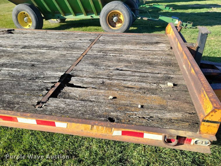 image for item EA2742 1995 Econoline MP425DF equipment trailer