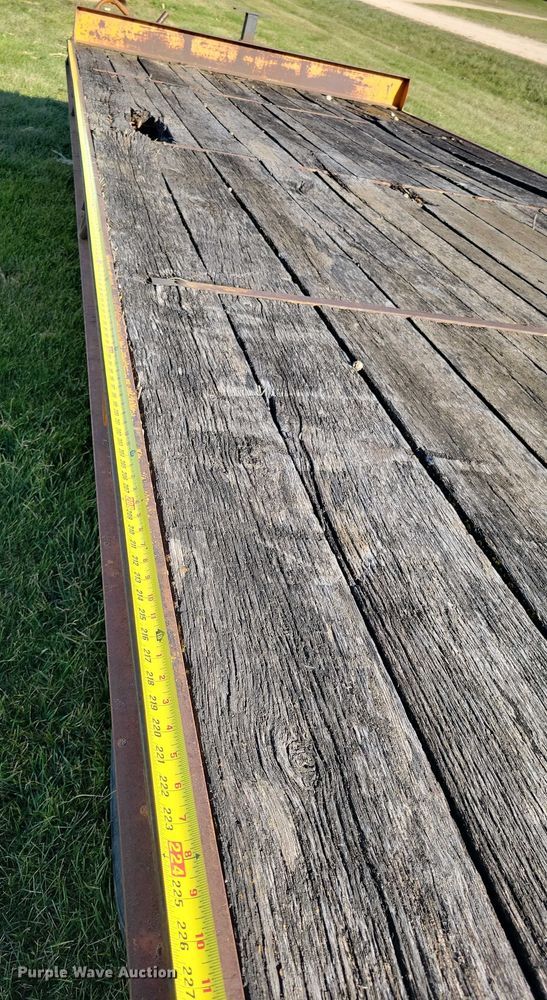 image for item EA2742 1995 Econoline MP425DF equipment trailer