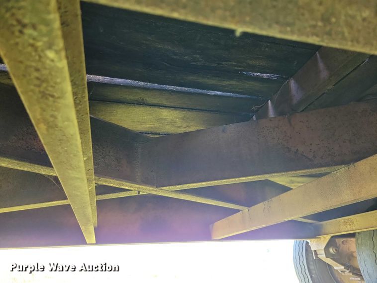 image for item EA2742 1995 Econoline MP425DF equipment trailer