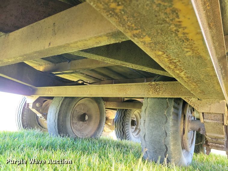 image for item EA2742 1995 Econoline MP425DF equipment trailer