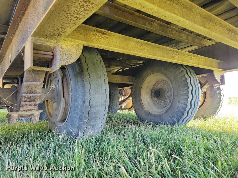 image for item EA2742 1995 Econoline MP425DF equipment trailer