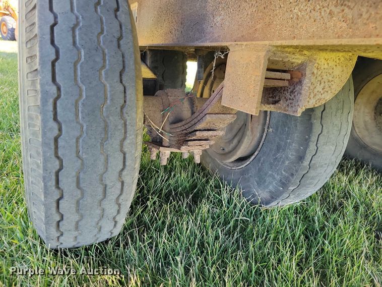 image for item EA2742 1995 Econoline MP425DF equipment trailer