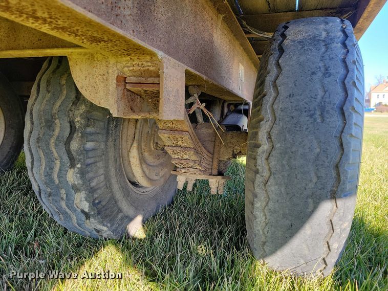 image for item EA2742 1995 Econoline MP425DF equipment trailer