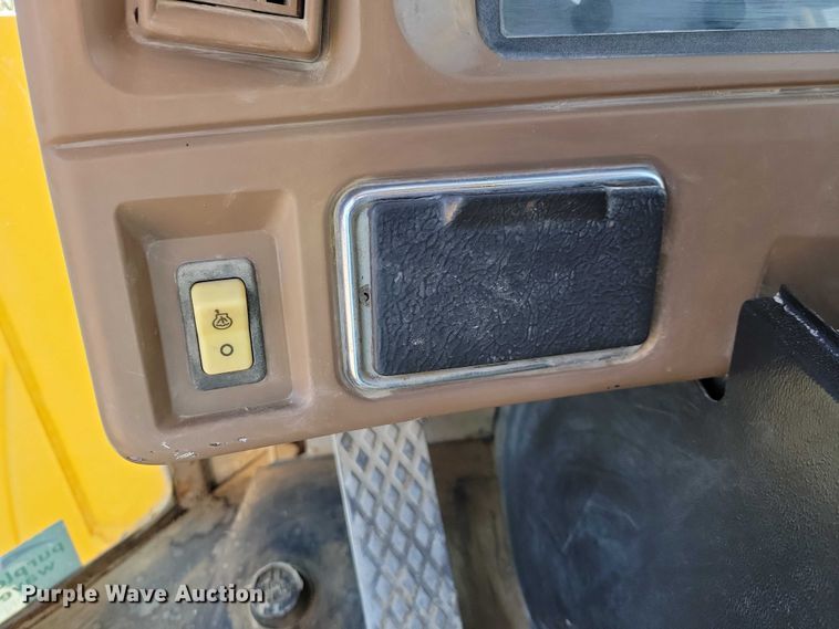 image for item EA2752 1999 John Deere 544H wheel loader