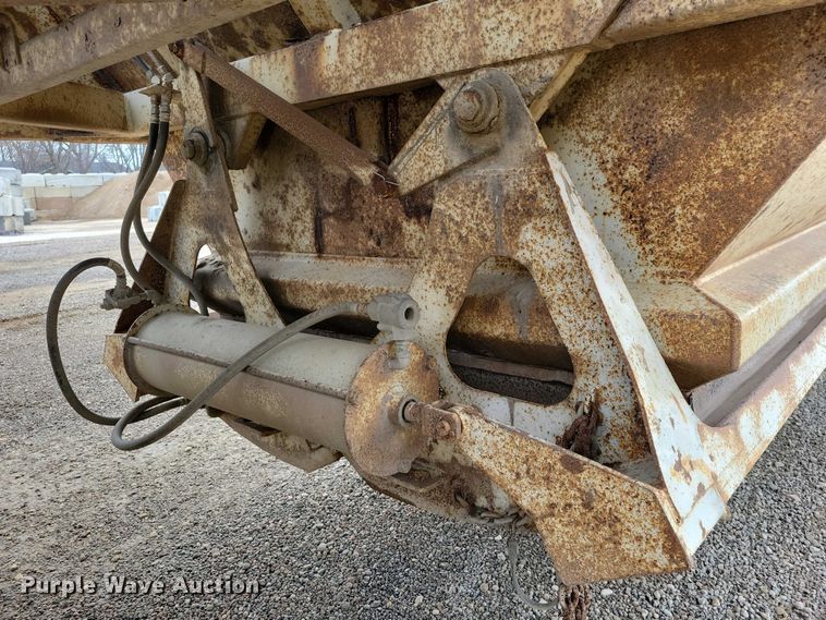 image for item EA2754 1991 Ranch Manufacturing Co bottom dump trailer