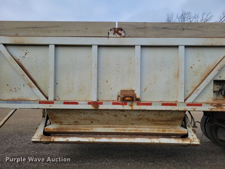 image for item EA2754 1991 Ranch Manufacturing Co bottom dump trailer