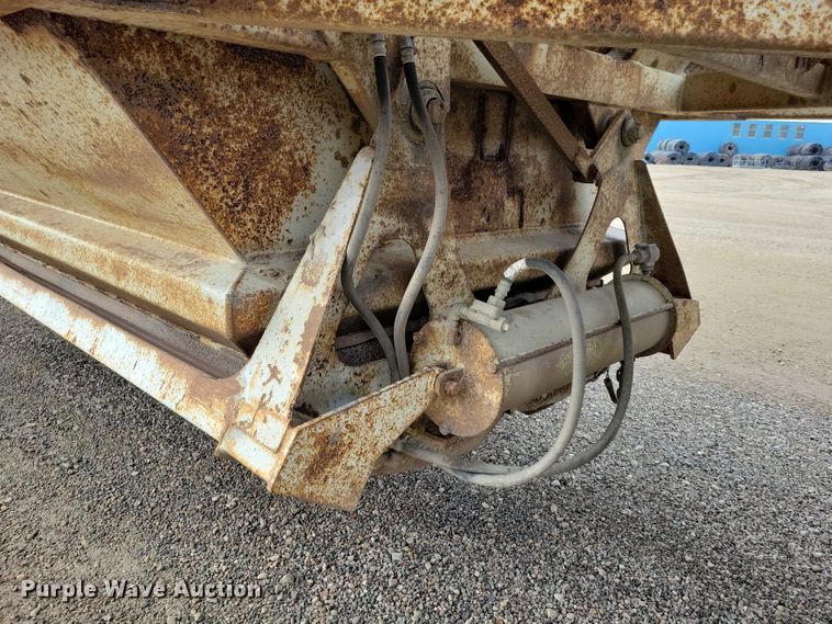image for item EA2754 1991 Ranch Manufacturing Co bottom dump trailer