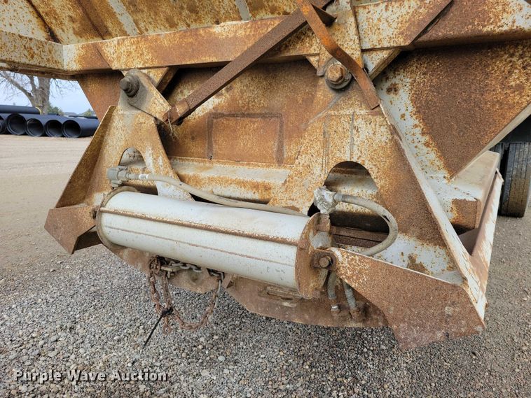 image for item EA2754 1991 Ranch Manufacturing Co bottom dump trailer