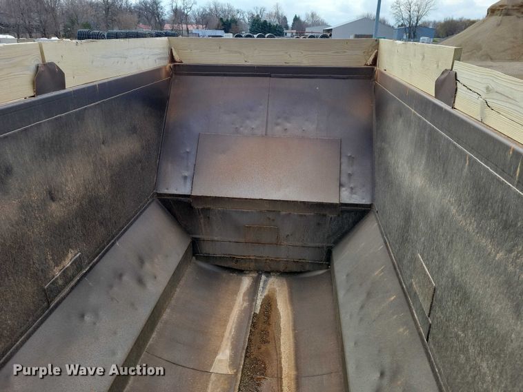 image for item EA2754 1991 Ranch Manufacturing Co bottom dump trailer