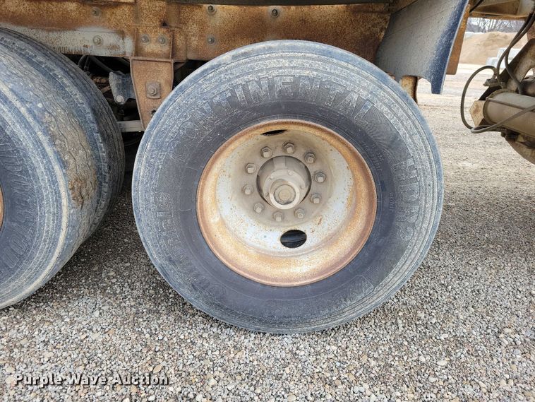 image for item EA2754 1991 Ranch Manufacturing Co bottom dump trailer