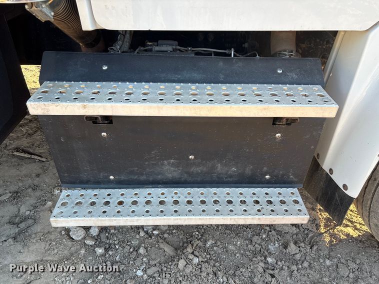 image for item EA6983 2014 Freightliner Business Class M2 utility / service truck