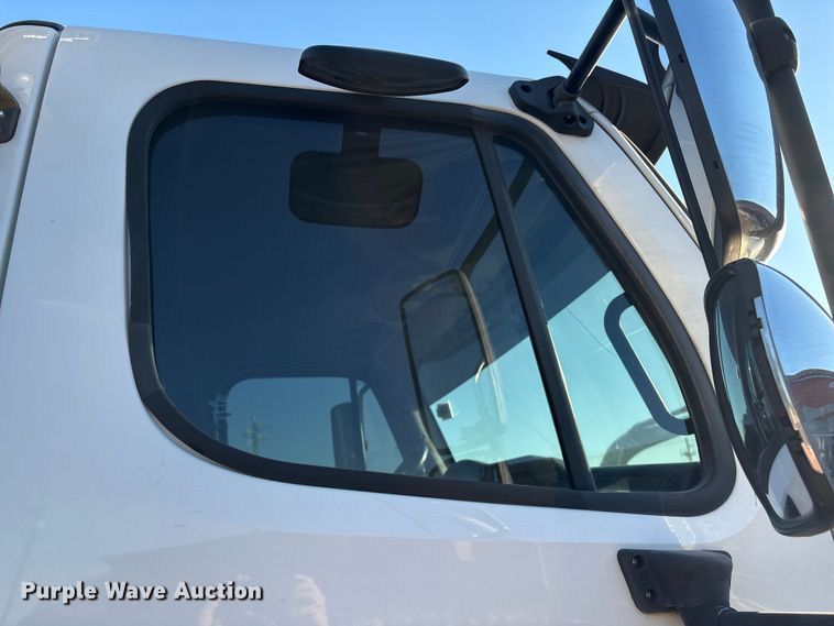 image for item EA6983 2014 Freightliner Business Class M2 utility / service truck