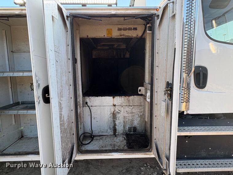 image for item EA6983 2014 Freightliner Business Class M2 utility / service truck