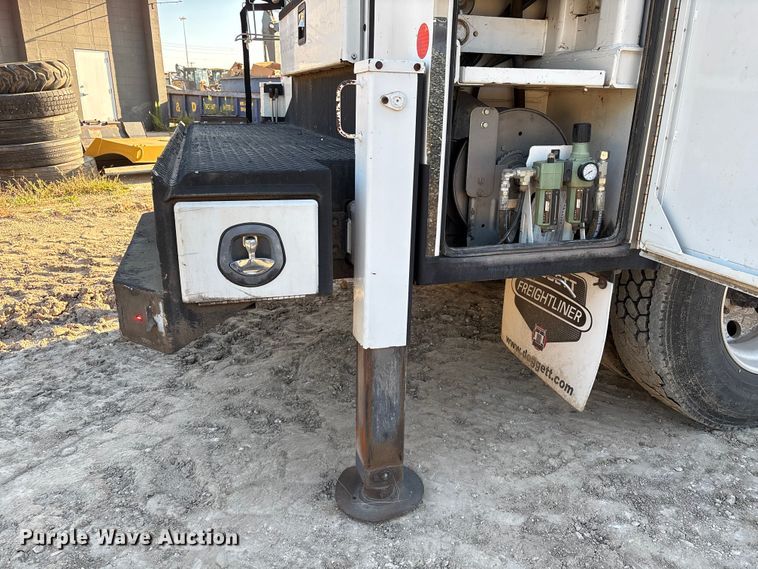 image for item EA6983 2014 Freightliner Business Class M2 utility / service truck