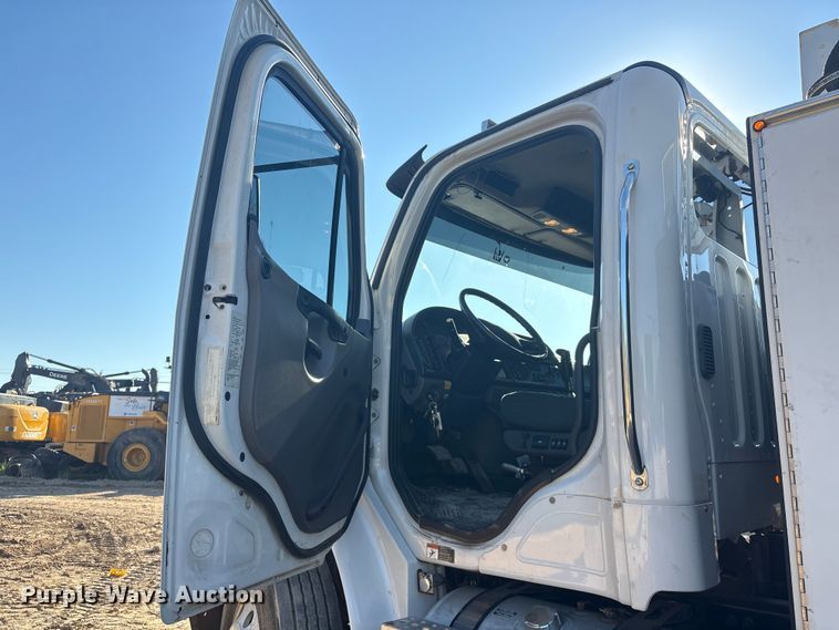 image for item EA6983 2014 Freightliner Business Class M2 utility / service truck