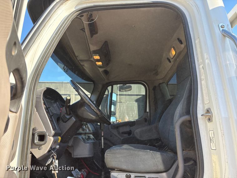 image for item EA6983 2014 Freightliner Business Class M2 utility / service truck