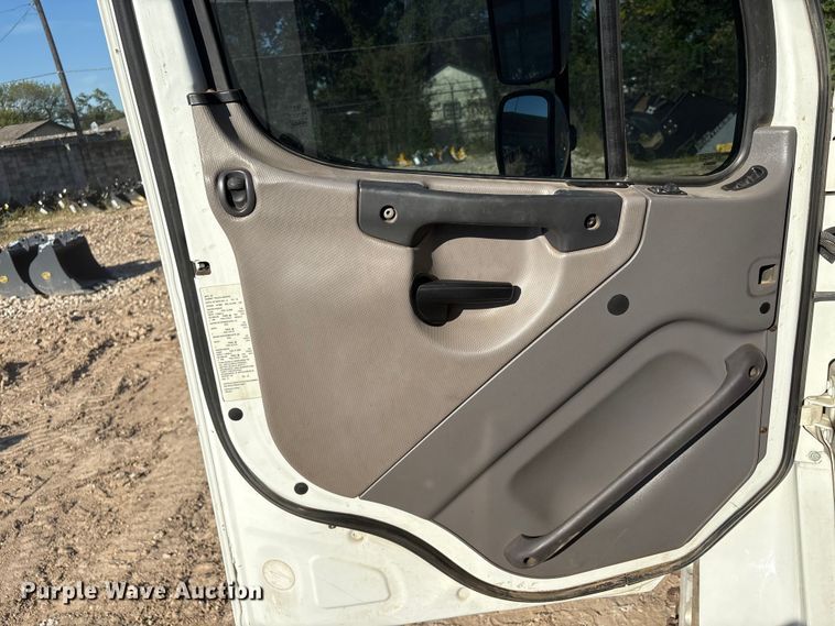 image for item EA6983 2014 Freightliner Business Class M2 utility / service truck