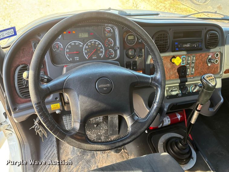 image for item EA6983 2014 Freightliner Business Class M2 utility / service truck