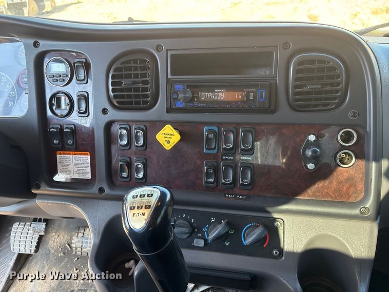 image for item EA6983 2014 Freightliner Business Class M2 utility / service truck