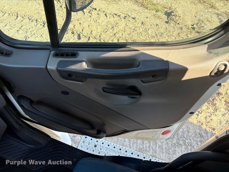 image for item EA6983 2014 Freightliner Business Class M2 utility / service truck