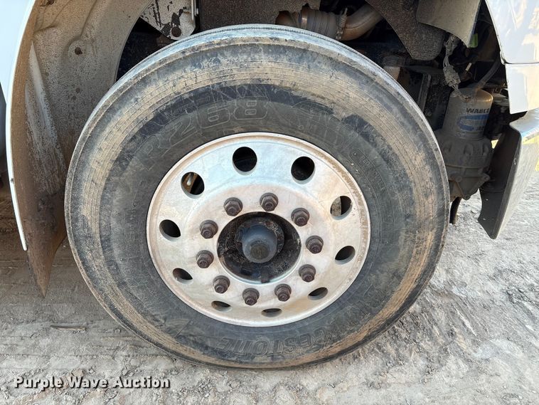 image for item EA6983 2014 Freightliner Business Class M2 utility / service truck