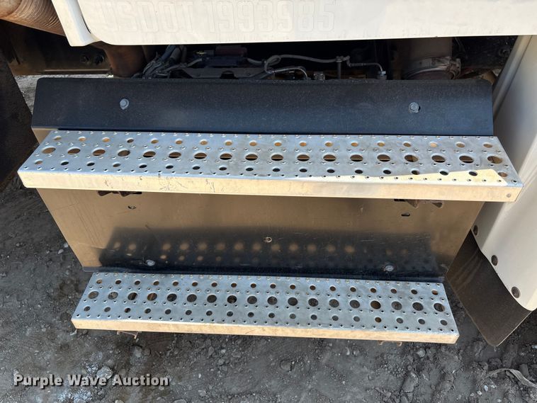 image for item EA6984 2014 Freightliner Business Class M2 utility / service truck